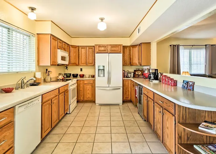Holiday home Pet-friendly W/ Heated Pool & Hot Tub