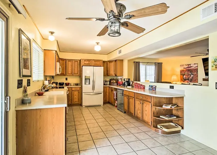 Pet-friendly W/ Heated Pool & Hot Tub Holiday home Tucson